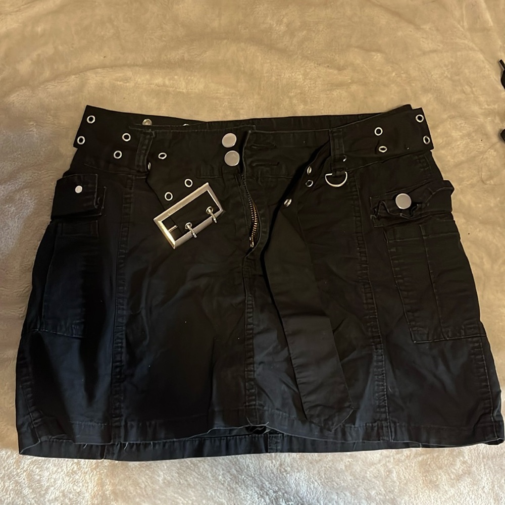 Black skirt with belt